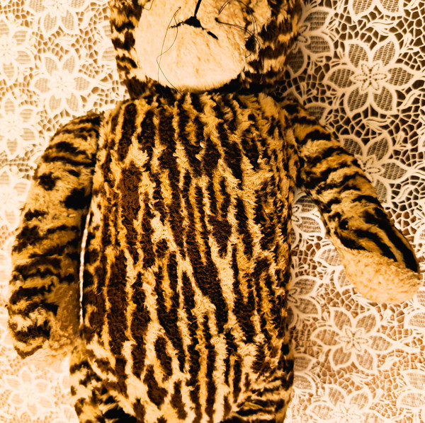 Leopard soft toy with glass eyes 1920s or 1930s height 40 cm