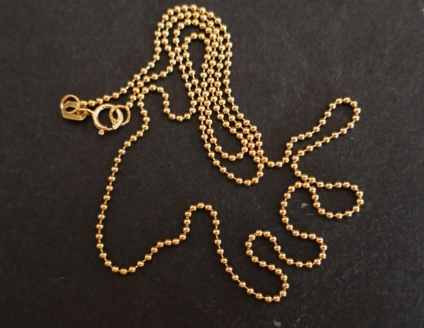 Anhänger und Kette aus 18 Karat Gold.