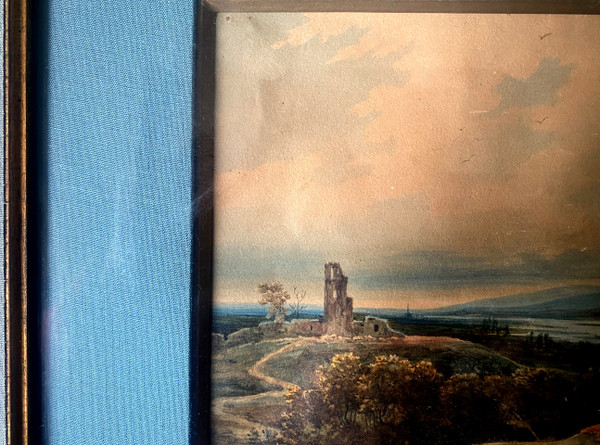 Bellissimo acquerello romantico con l'immagine di una valle fluviale con rudere ottocentesco ben incorniciato