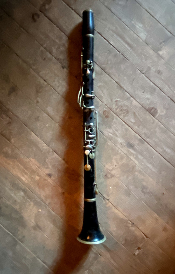  Bellissima coppia di clarinetti di fine '800 in palissandro scuro e bronzo nichelato di buona qualità