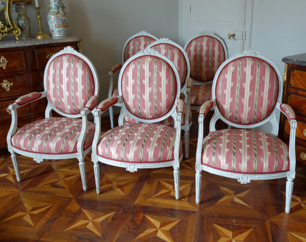 Mobilier De Salon - 6 Fauteuils à La Reine d'époque Louis XVI à Dossier Médaillon