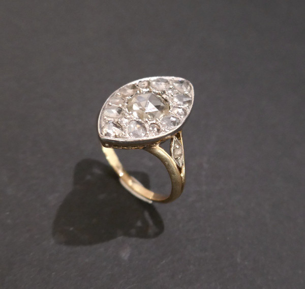 Bedeutender Marquise-Ring mit Diamanten im Rosenschliff, Gold und Platin.