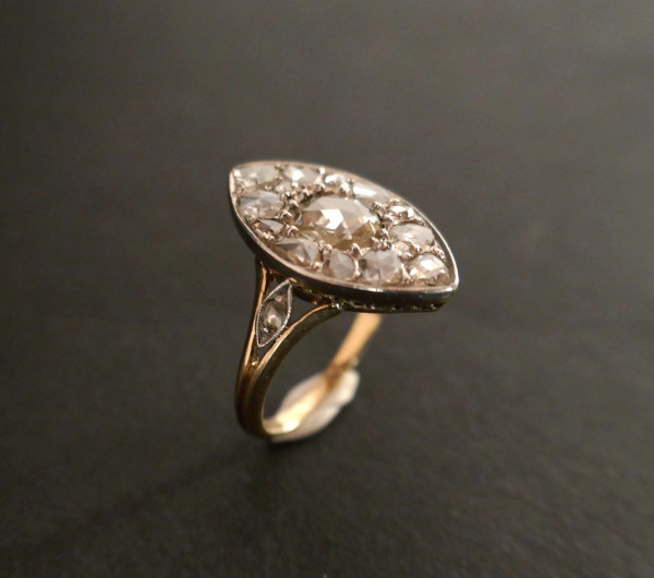 Bedeutender Marquise-Ring mit Diamanten im Rosenschliff, Gold und Platin.
