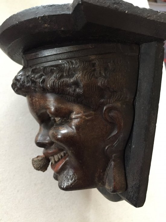 Piccola console Napoleone 3. Testa di uomo nero. XIX.
