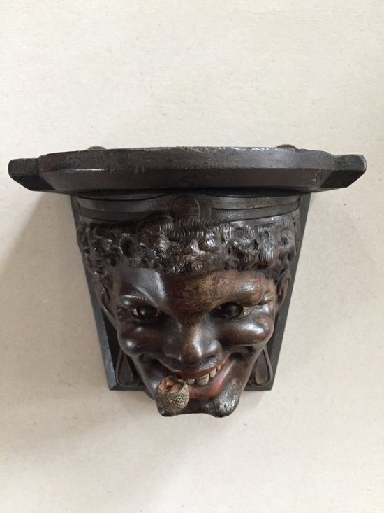 Piccola console Napoleone 3. Testa di uomo nero. XIX.