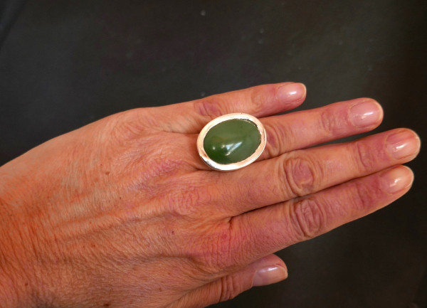 Importante Anello Cabochon in Giada