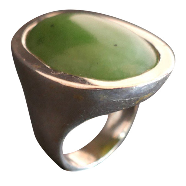 Importante Anello Cabochon in Giada