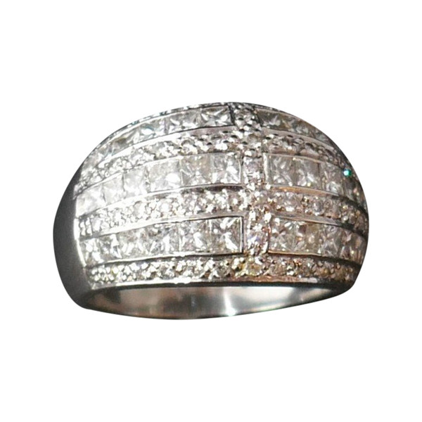 Anello con diamante da 1 carato.