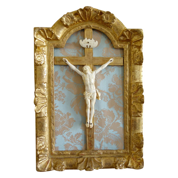 Large Ivory Christ, Louis XIV Regency - Early 18th Century Giltwood Frame