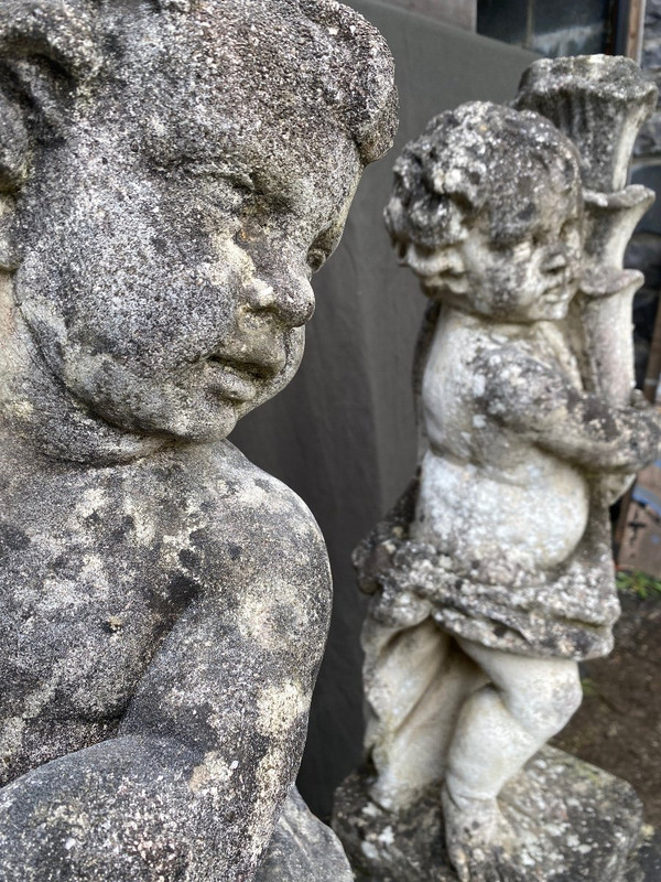 Putti (coppia) Su Base In Pietra Ricostituita XX Secolo