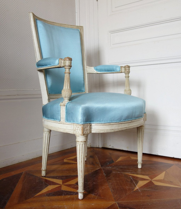 Paire De Fauteuils Cabriolets d'époque Louis XVI Canetillé De Soie Bleu