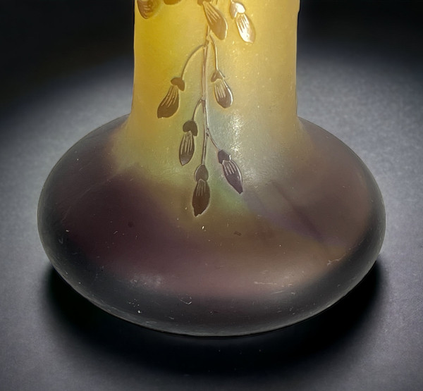 VASE BY ÉMILE GALLÉ NANCY WITH ART NOUVEAU PERIOD FOLIAGE DECORATION, 45 CM