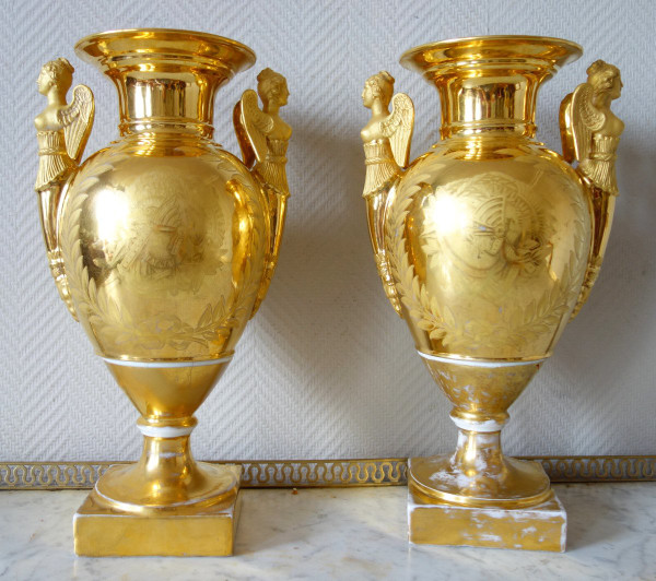 Coppia di grandi vasi in porcellana del periodo Impero - allegorie dell'aria e dell'acqua - 38,5 cm