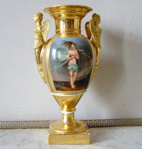 Coppia di grandi vasi in porcellana del periodo Impero - allegorie dell'aria e dell'acqua - 38,5 cm