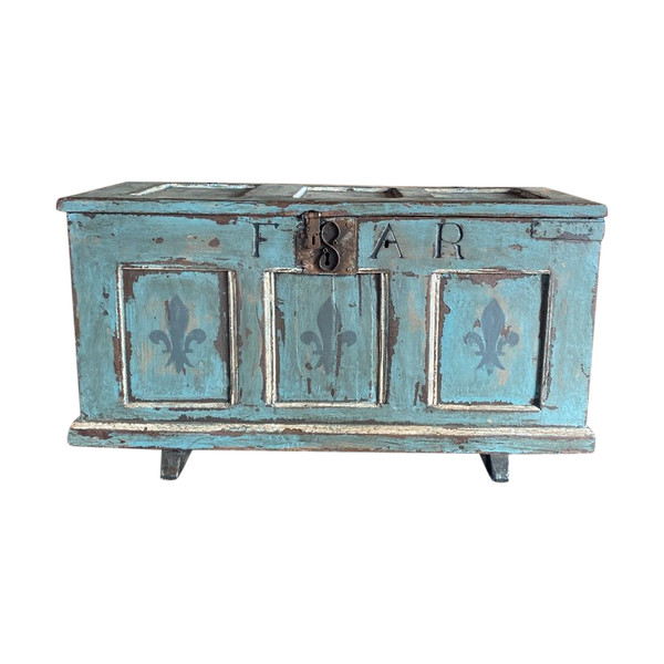 Patina-Hochzeitstruhe aus dem 18. Jahrhundert mit kleinen Salzkästen