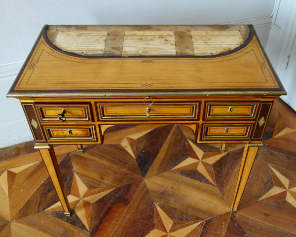 Louis XVI period Dame Dit Bonheur Du Jour desk, Lemonwood and Amaranth