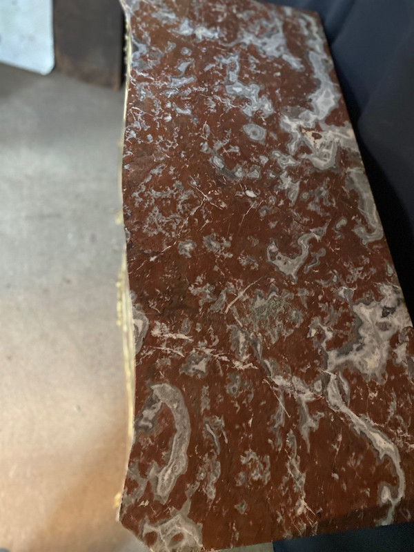Comò splendidamente decorato con foglie e uccelli, fine del XIX secolo con marmo