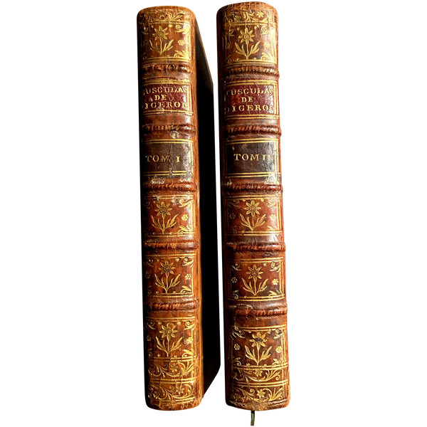 Les Trusculanes de Cicéron en deux beaux volumes in 12 imprimés à Paris chez la Vve Gandouin en 1747