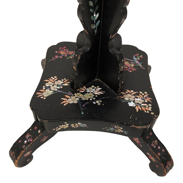 Tavolino inclinabile Napoleone III, legno bordeaux annerito decorato con fiori