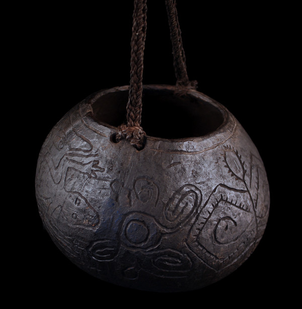 Noix de coco ciselée, coupe rituelle, art tribal, Océanie, art océanien, arts premiers, objet rituel