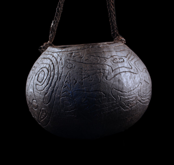 Noix de coco ciselée, coupe rituelle, art tribal, Océanie, art océanien, arts premiers, objet rituel