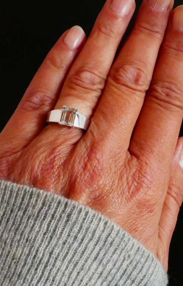 Bague Sertie d'Une Aigue Marine, Or Blanc 18 Carats.