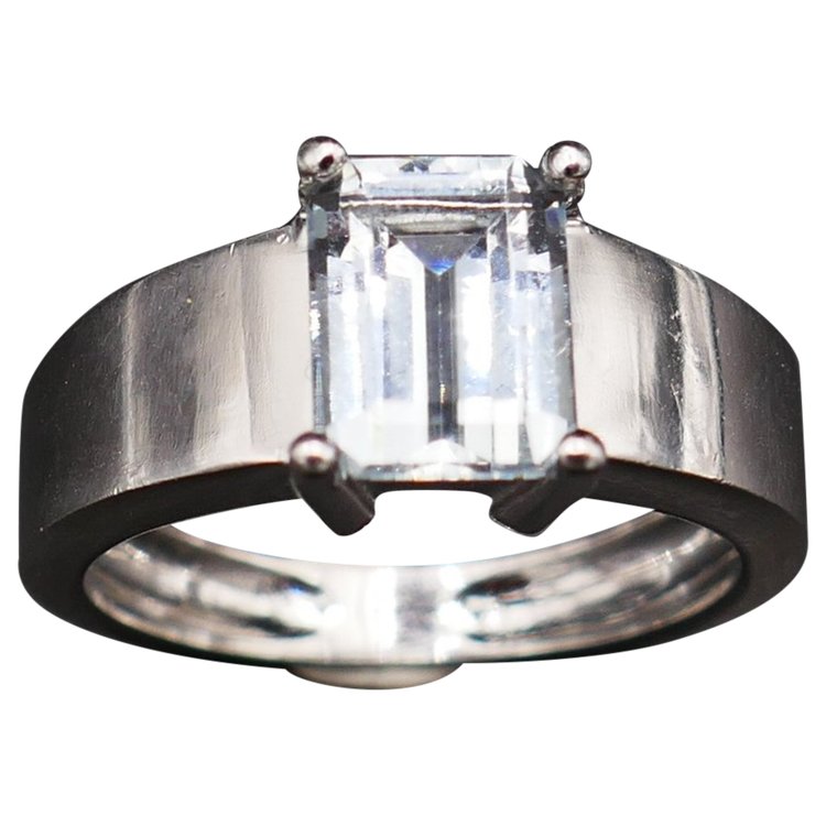 Bague Sertie d'Une Aigue Marine, Or Blanc 18 Carats.