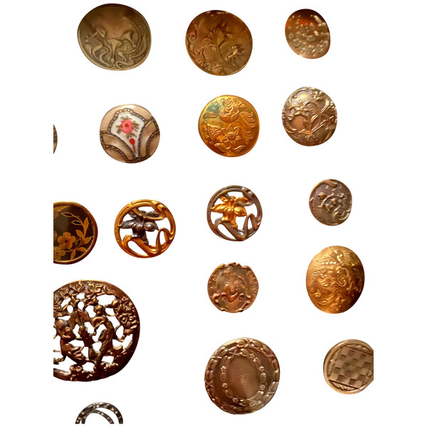 Rare collection encadrée de boutons d'habits anciens de différentes natures et époque
