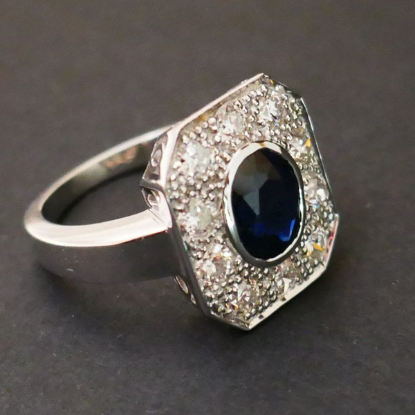 Bague Saphir Et Diamants, monture or blanc 18 carats.