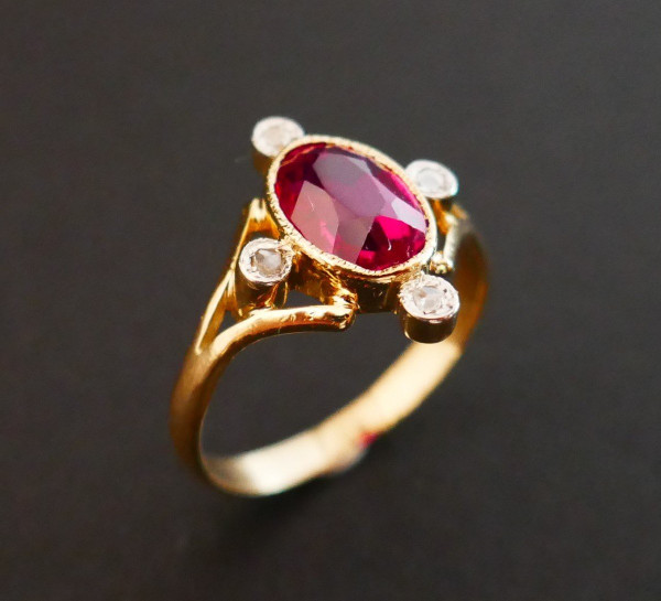 Art Nouveau Red Stone And Diamond Ring, 18 Carat Yellow Gold.