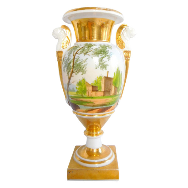 Empire Vase aus Pariser Porzellan mit Büsten Büsten von geflügelten Löwen - Italienische Landschaften 22cm