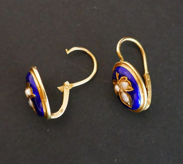 Dormeuses Anciennes émail Et Perles, Or 18 Carats.