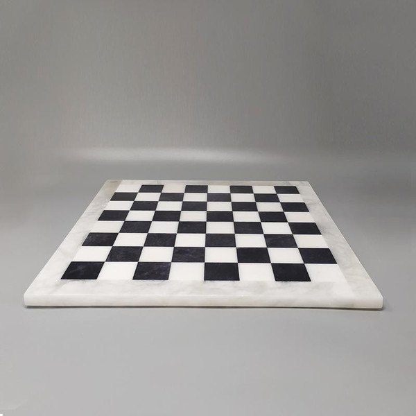 1970 Magnifique jeu d’échecs noir et blanc en albâtre de Volterra fait à la main. Fabriqué en Italie