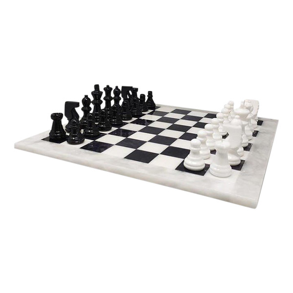 1970 Magnifique jeu d’échecs noir et blanc en albâtre de Volterra fait à la main. Fabriqué en Italie