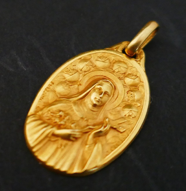 Augis Mazzoni Médaille Art Déco De Forme Ovale,  Signée.