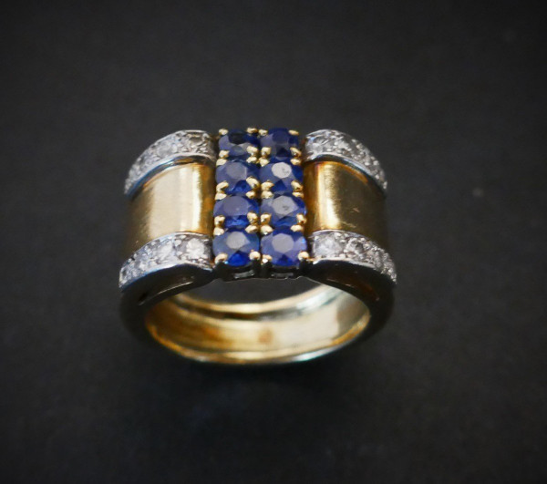 Anello Tank con zaffiro e diamanti, oro 18 carati.