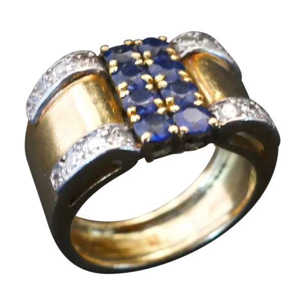Anello Tank con zaffiro e diamanti, oro 18 carati.