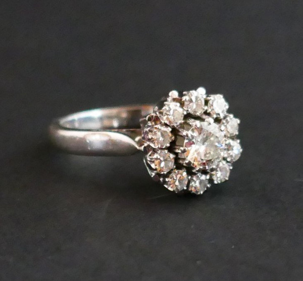 Anello Marguerite, 1 carato di diamanti, oro bianco 18 carati.