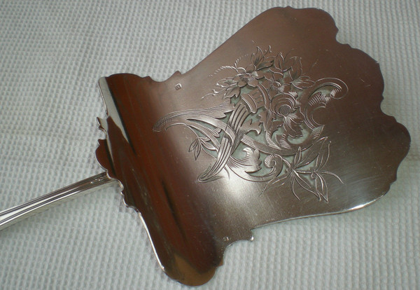 Lovely silver-plated asparagus scoop