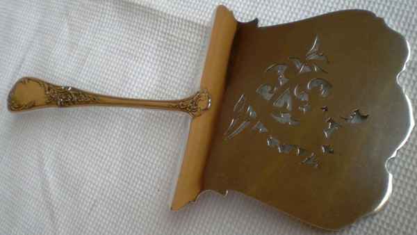 Lovely silver-plated asparagus scoop