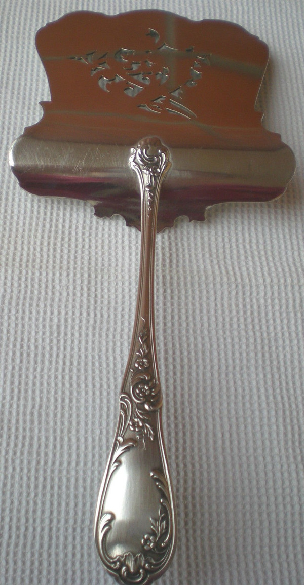 Lovely silver-plated asparagus scoop