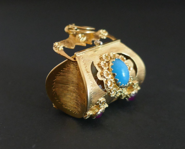 Important Pendentif Breloque Rubis Et Turquoises.