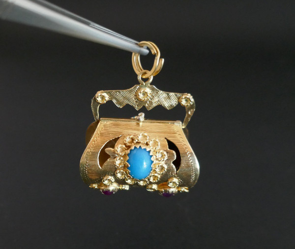 Important Pendentif Breloque Rubis Et Turquoises.
