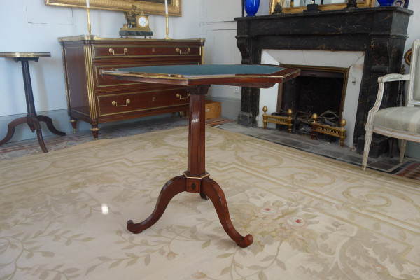 Table à jeu guéridon octogonal d'époque Directoire en acajou et ébène, fin XVIIIe siècle