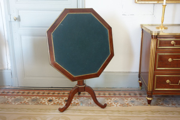 Table à jeu guéridon octogonal d'époque Directoire en acajou et ébène, fin XVIIIe siècle