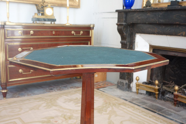 Table à jeu guéridon octogonal d'époque Directoire en acajou et ébène, fin XVIIIe siècle