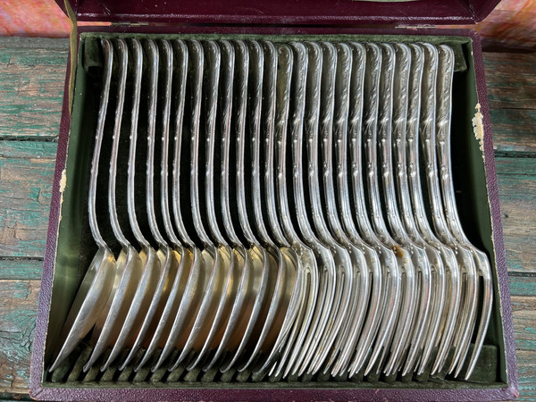 Christofle 24 Gedecke, Modell Marly, 12 Gabeln und 12 versilberte Esslöffel in einer Box
