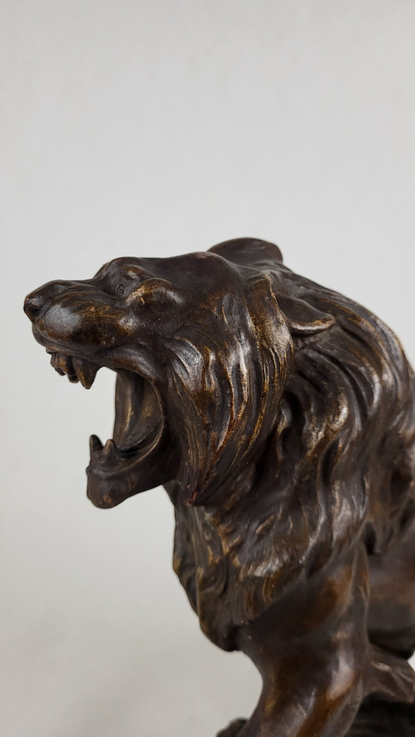 Terrakotta-Skulptur „Löwe im Zorn“ – Thomas Cartier (1879-1943)