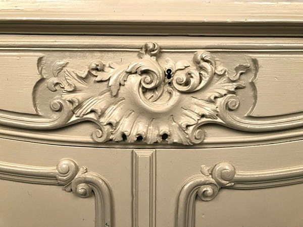 Low rocaille style sideboard in cream lacquered wood, circa 1900