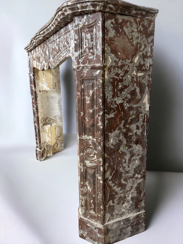 Cheminée en marbre rouge de style Louis XV fin 19ème siècle